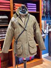 Lade das Bild in den Galerie-Viewer, Ladies MV Fieldcoat - grün mit dezentem Karo