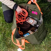 Lade das Bild in den Galerie-Viewer, Jagdtasche / Shopper - Canvas - olive/orange