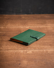 Lade das Bild in den Galerie-Viewer, Jagdschein Etui - grün