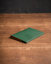 Lade das Bild in den Galerie-Viewer, Jagdschein Etui - grün