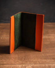 Lade das Bild in den Galerie-Viewer, Jagdschein Etui - orange