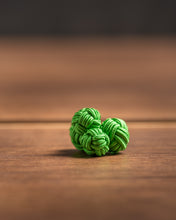 Lade das Bild in den Galerie-Viewer, Handgemachte Manschetten Knoten - einfarbig - giftgrün