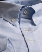 Lade das Bild in den Galerie-Viewer, Oxford Hemd "Button Down" - uni hellblau