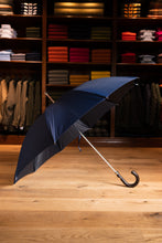 Lade das Bild in den Galerie-Viewer, Regenschirm “Francesco Maglia” - Gentlemen Edition - Ledergriff - Fischgrat blau
