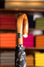 Lade das Bild in den Galerie-Viewer, Regenschirm “Francesco Maglia” - gestreift - beige auf schwarz