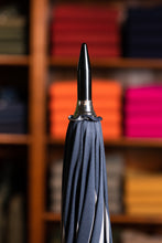 Lade das Bild in den Galerie-Viewer, Regenschirm “Francesco Maglia” - gestreift - silbergrau auf dunkelblau