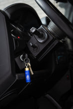 Lade das Bild in den Galerie-Viewer, Patronen Schlüsselanhänger "Flinte" - blau