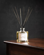Lade das Bild in den Galerie-Viewer, Signature Fragrance #001 - Raumduft
