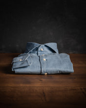 Lade das Bild in den Galerie-Viewer, Jeans Hemd "Spread Kragen"