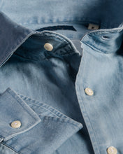 Lade das Bild in den Galerie-Viewer, Jeans Hemd "Spread Kragen"