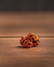 Lade das Bild in den Galerie-Viewer, Handgemachte Manschetten Knoten - 2farbig - orange/grün
