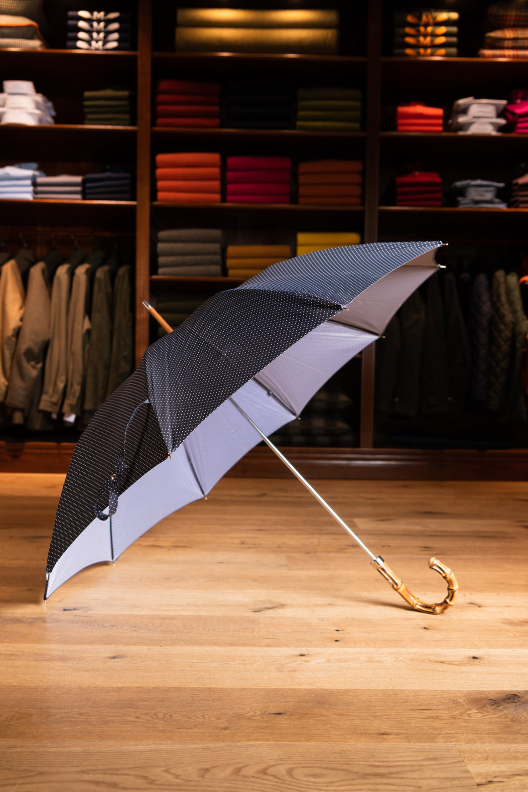 Regenschirm “Francesco Maglia” - Gentlemen Edition - Bambus Griff - gepunktet weiß auf blau